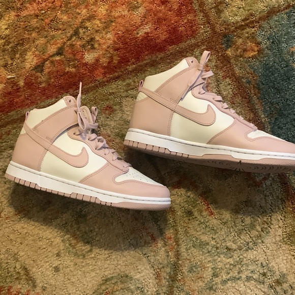Pink & white Nike dunks - Picture 3 of 4